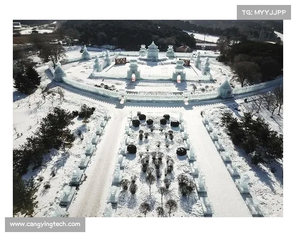 冬季湖畔探秘之旅:踏雪而行,感受冰雪世界的纯净与静谧 冬季湖畔探秘之旅:踏雪而行,感受冰雪世界的纯净与静谧