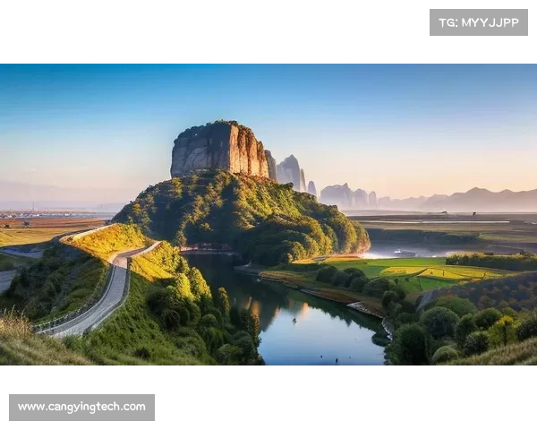 冬日湖畔的宁静旅程在寒风中寻找内心的安宁与平和 冬日湖畔的宁静旅程在寒风中寻找内心的安宁与平和